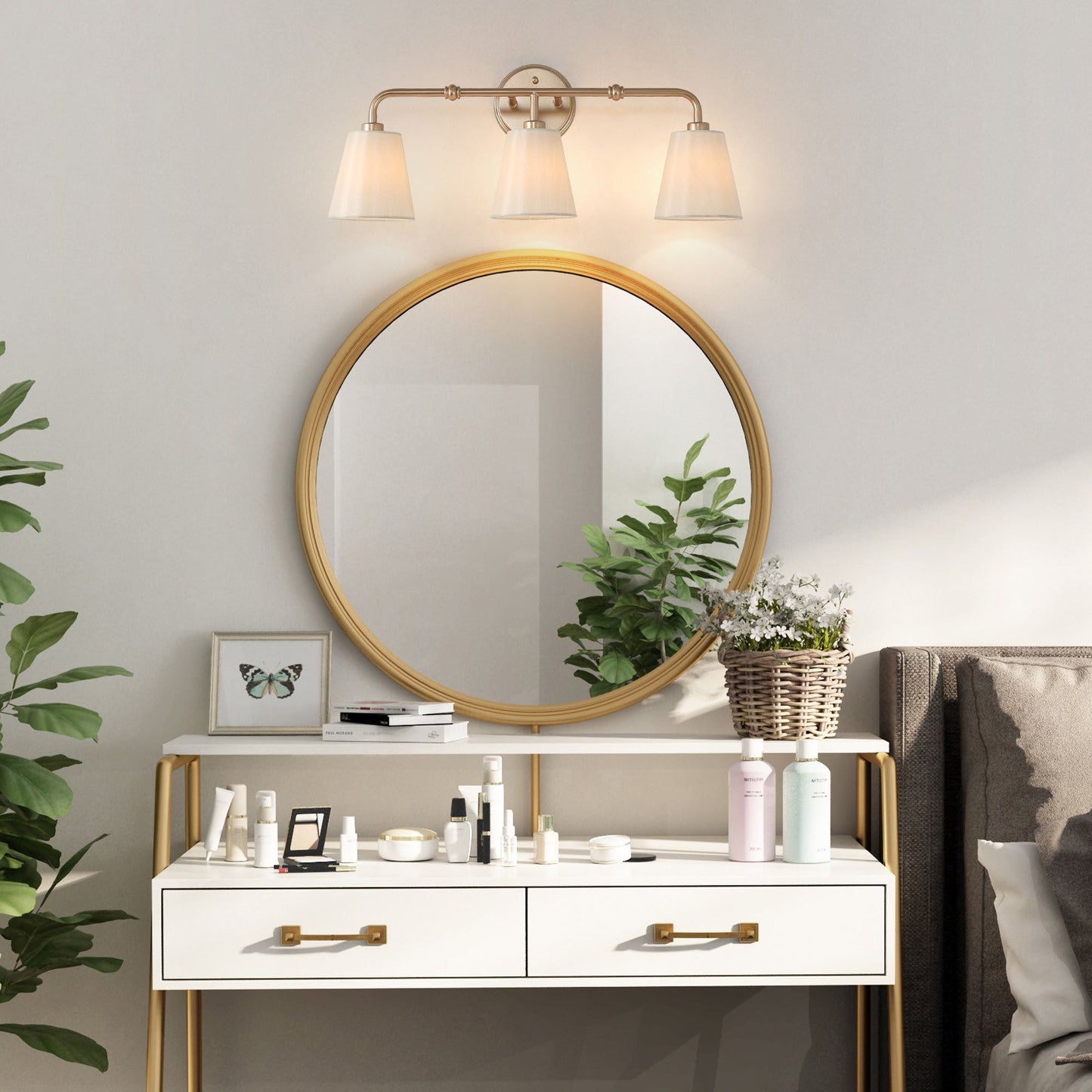 Capaneusnoien 3-Light Gold Vanity Light