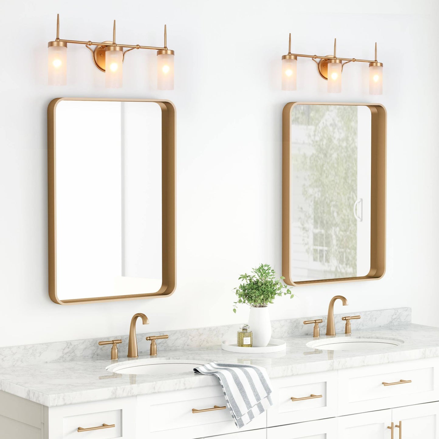 Tiarkletkia 3-Light Gold Vanity Light