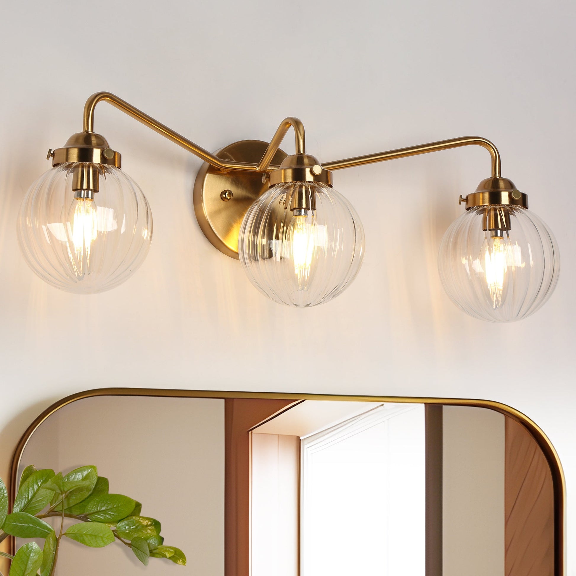 Amarantiser 3-Light Brass Vanity Light