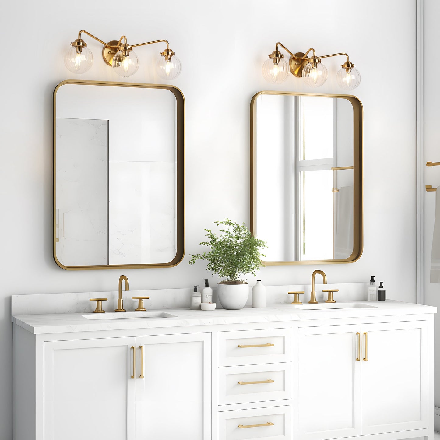 Amarantiser 3-Light Brass Vanity Light